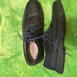 Chaps Black Oxford Shoes with Blue Laces